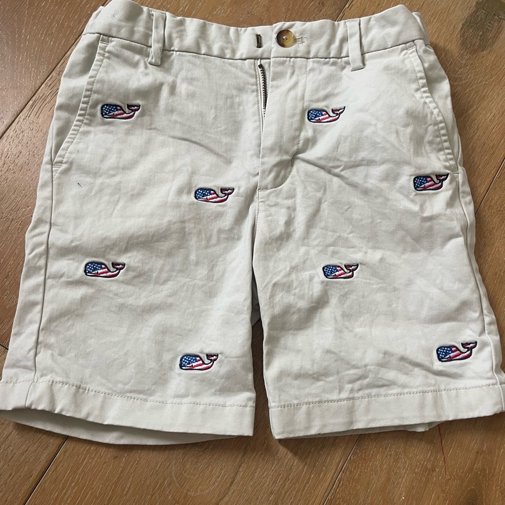Vineyard Vines Whale Embroidered Shorts sz 7